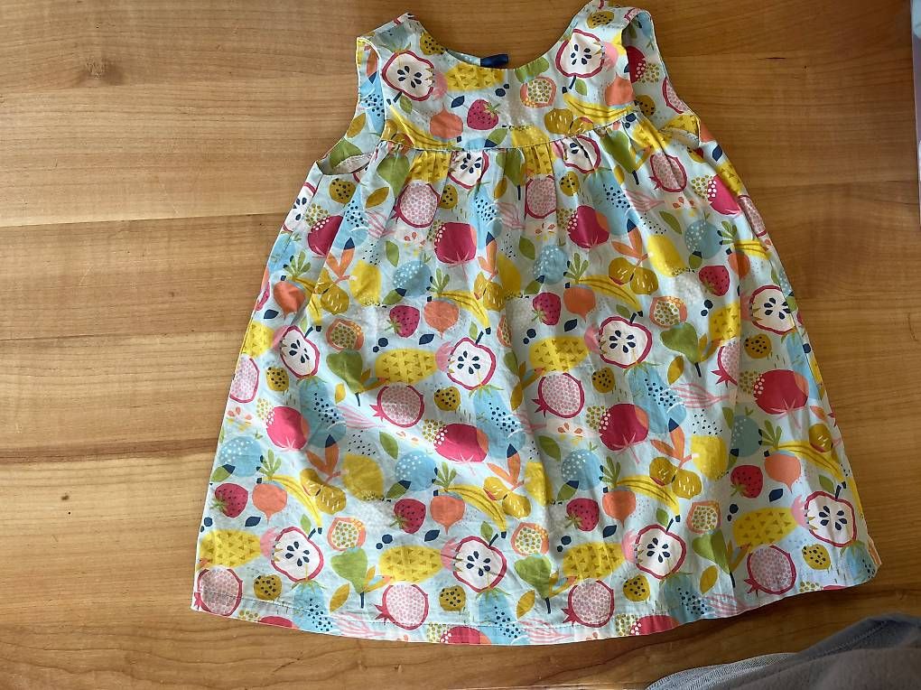 Vestiti & Gonne: Selbstgenähtes Kleid 98/104 – Usato da Winterthur venduto da Blue028