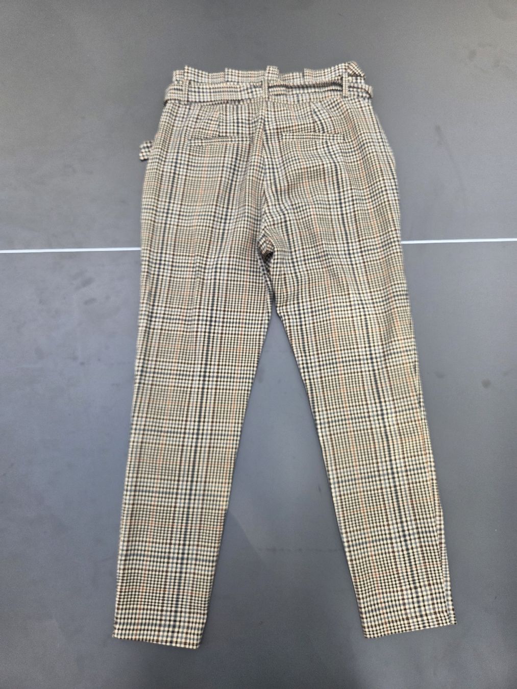 Vero Moda Hosen: Vero Moda Stoffhose kariert mit Bindegürtel Grösse M – Gebraucht aus Zürich von mi.ha.6 2