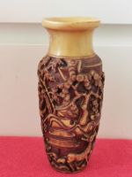  Vase in der Technik des „Pekinger Lacks“.