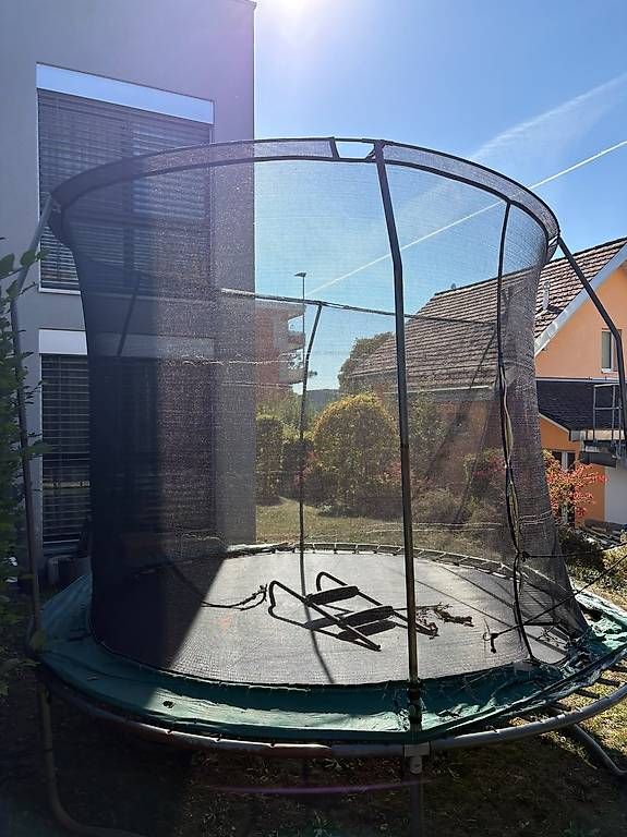 Trampoline: Grosses Trampolin ca. 3 m  GRATIS – Gebraucht aus Oberglatt ZH von lia_2jy2