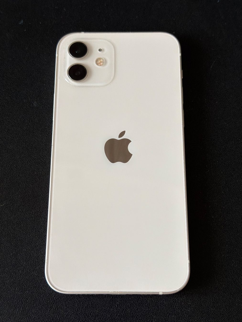 Apple Telefoni cellulari / Smartphones: iPhone 12, 128GB, Weiss – Usato da Illnau venduto da Halixx