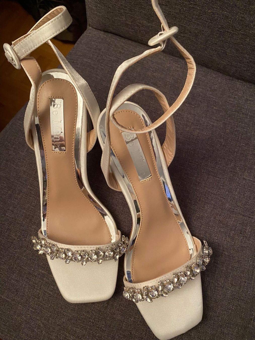 Scarpe da donna: Talons chics blancs avec détails – Nuovo e nell'imballaggio originale da Montreux venduto da iza_peche8 1