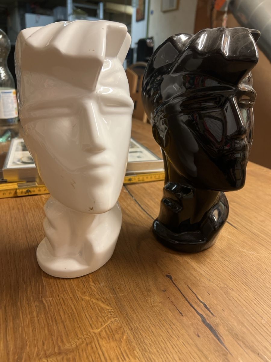 Sculture & Statue: 2 Designer Köpfe Black & White, (Q) – Usato da Rorschach venduto da TimelessTrading