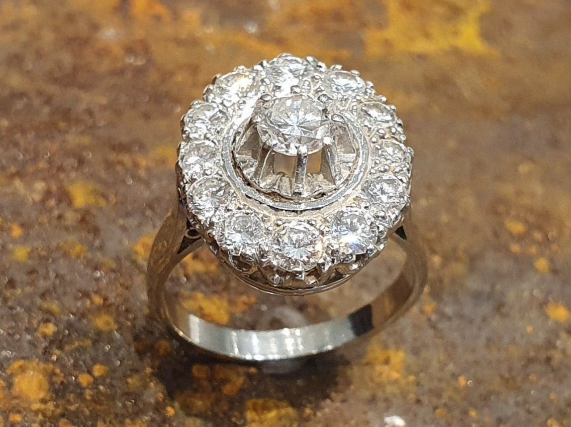 Ringe: Brillant Entourage Weissgold -Traum Ring – Neu (gemäss Beschreibung) aus Unterägeri von Altgoldschmuck 2
