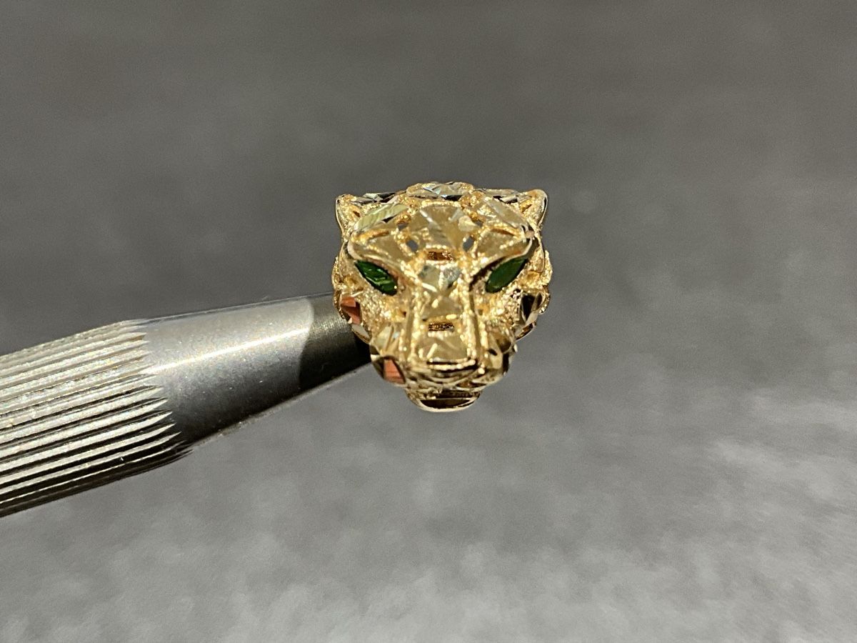 Ohrringe & -stecker: 18k Gold Panther Ohrstecker – Gebraucht aus Schaffhausen von glamour-shop