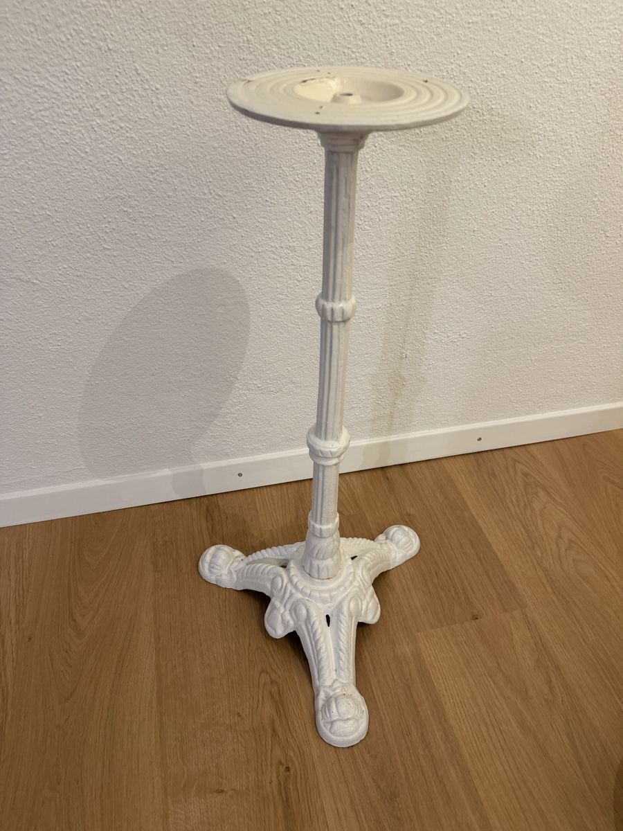 Sonstiges Mobiliar: Tischfuss Eisenguss weiss – Gebraucht aus Gunten von starfish3