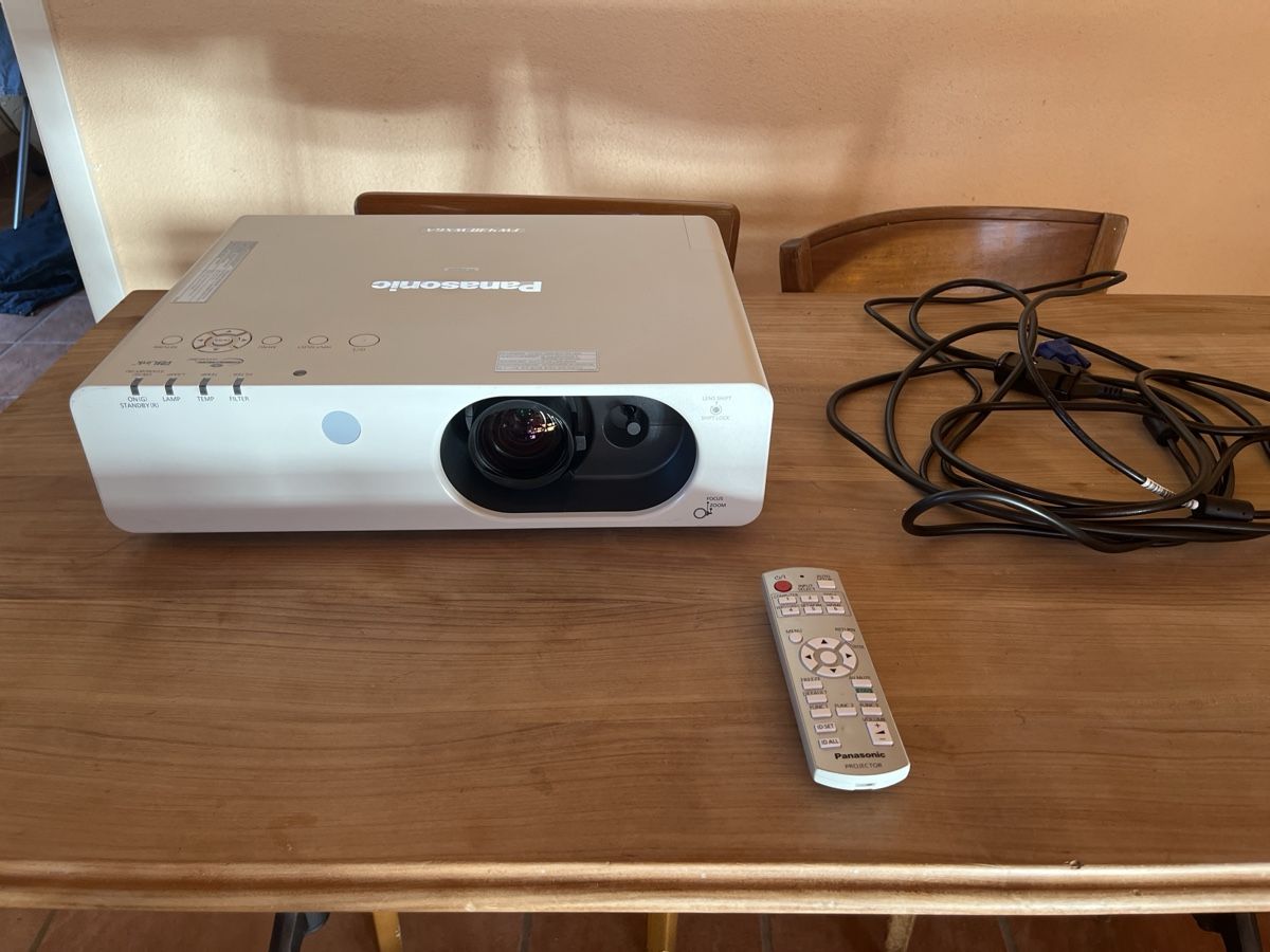 Panasonic Proiettori: Beamer Panasonic PT-FW430 – Usato da Dittingen venduto da Reh77
