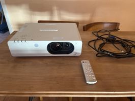 Beamer Panasonic PT-FW430