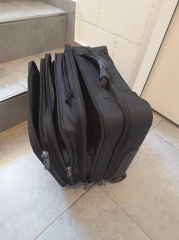 Koffer & Taschen: Akten-/Reise-/Rollkoffer – Gebraucht aus Möriken AG von stylish88 3