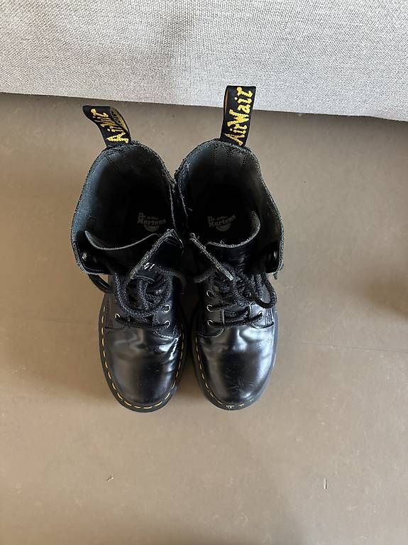 Scarpe da donna: Dr. Martens Jadon Plateaustiefel – Usato da Aarau Rohr venduto da mir_gny6 1
