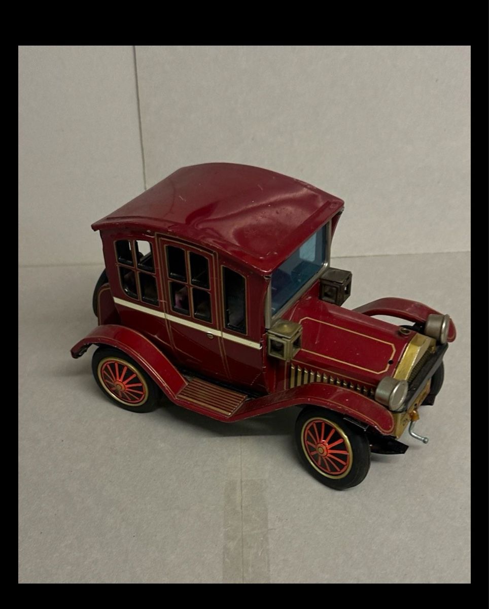 Spielzeuge: Vintage Blechauto, rot, Sammlerstück – Gebraucht aus Nussbaumen AG von olitech5415