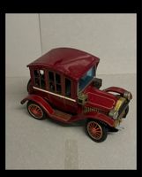Vintage Blechauto, rot, Sammlerstück