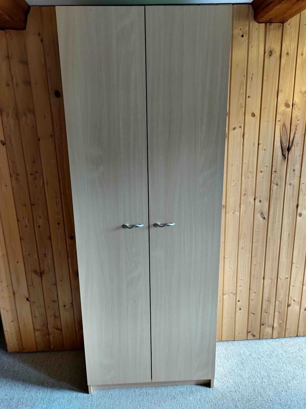 Armoires: Kleiderschrank – D'occasion à Niederscherli par mudhoneygelb