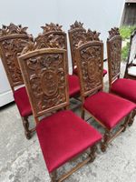 Table, Vaisselier et chaises anciennes sculptées