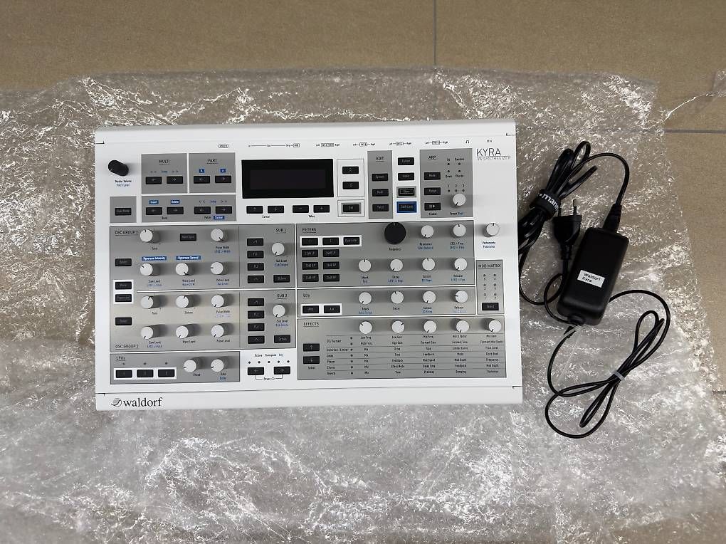 Waldorf Strumenti musicali: *NEUWERTIG* Waldorf Kyra Synthesizer – Nuovo (secondo la descrizione) da Sierre venduto da fal_5p7d