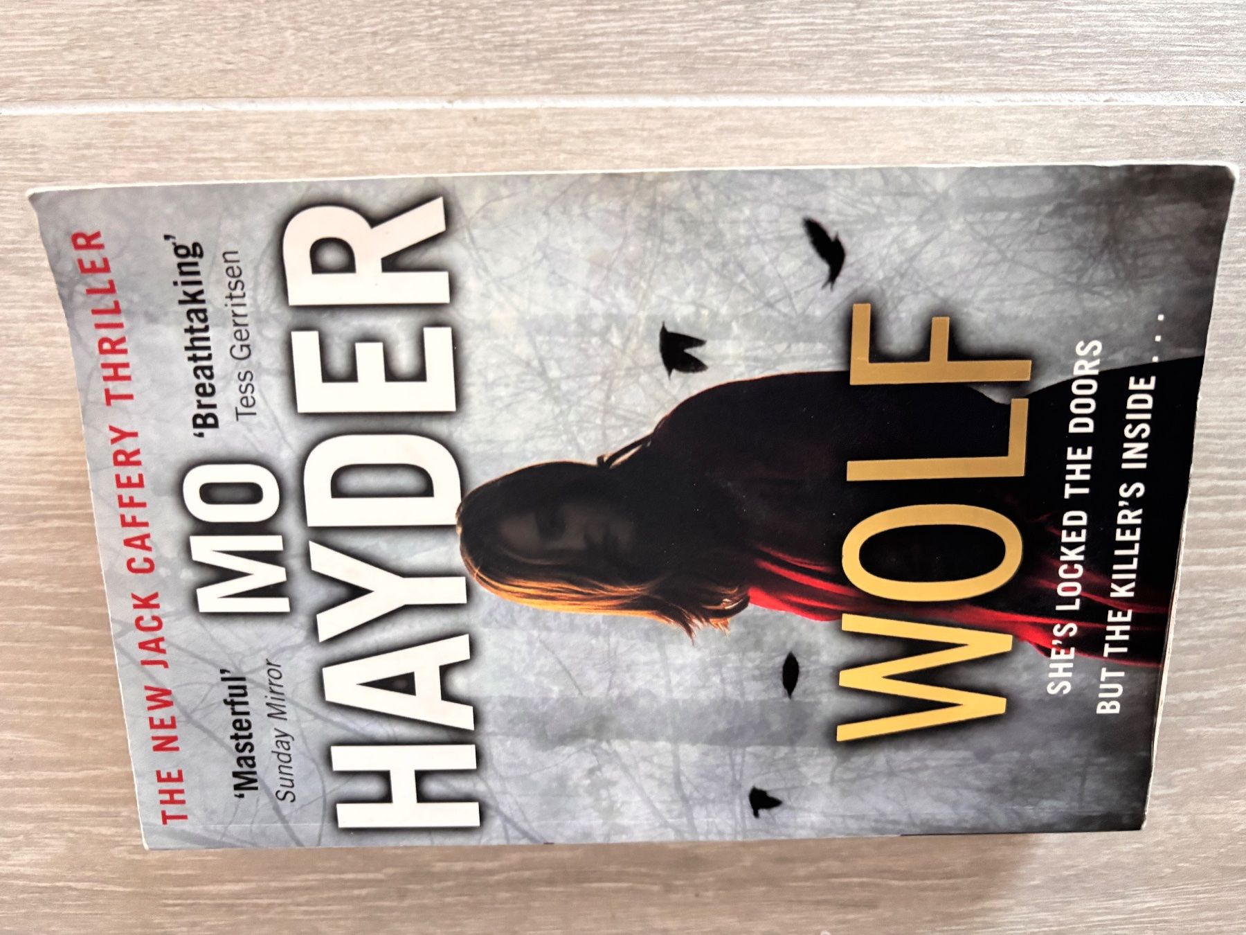 Libri: Wolf by Mo Hayder (Jack Caffery #7) – Usato da Châtelaine venduto da Maronggi 2