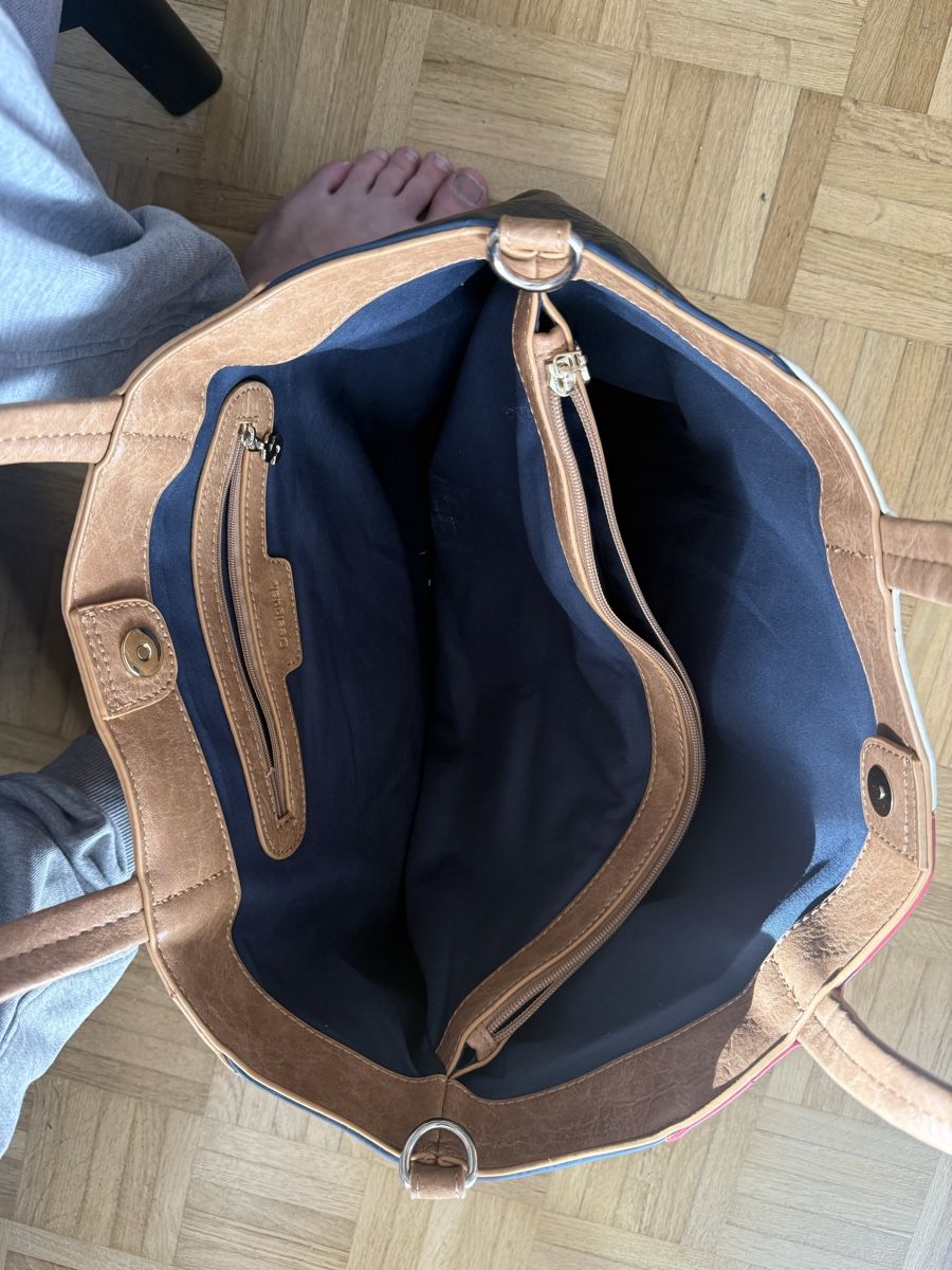 Desigual Taschen für Damen: Desigual Patchwork Tasche Lederlook - Top Zustand - CHF 45 – Gebraucht aus Allschwil von ysc_wt7c 3