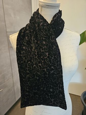 Schal Seide Viskose schwarz Rosenmuster neuwertig