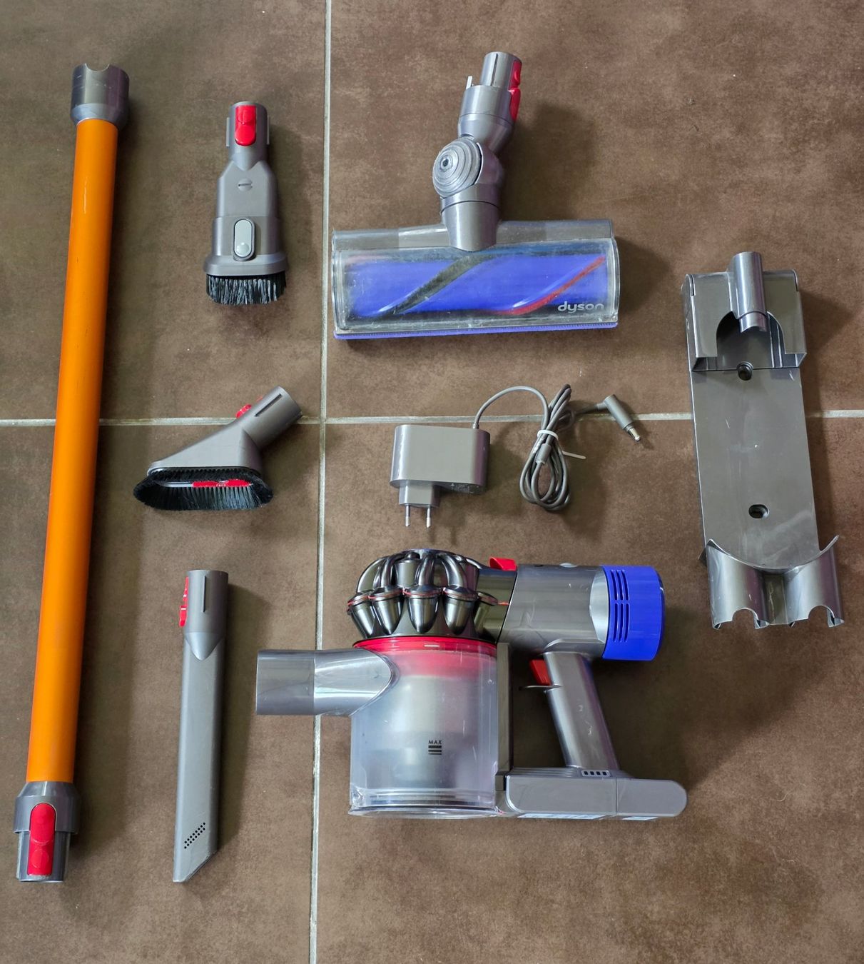 Dyson Aspirapolveri & Accessori: Refresh Dyson V8 Staubsauger neuer Akku neue Filter – Usato da Stein SG venduto da nxr_vzv9