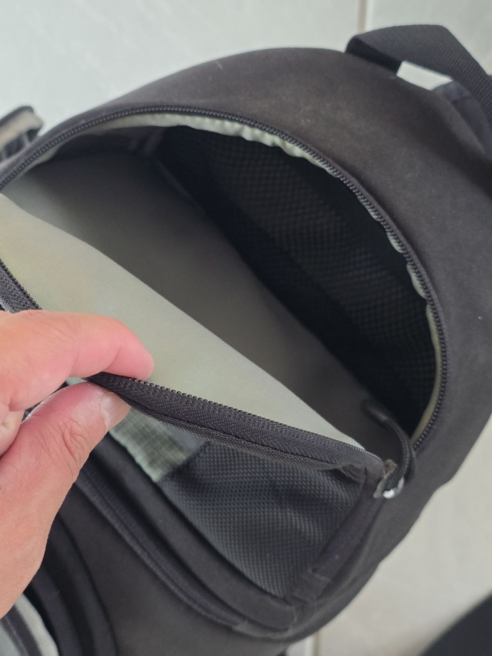 Lowepro Rucksäcke: Lowepro SlingShot 200 AW Camera Backpack Good Condition – Gebraucht aus Thalwil von Derekdez 2