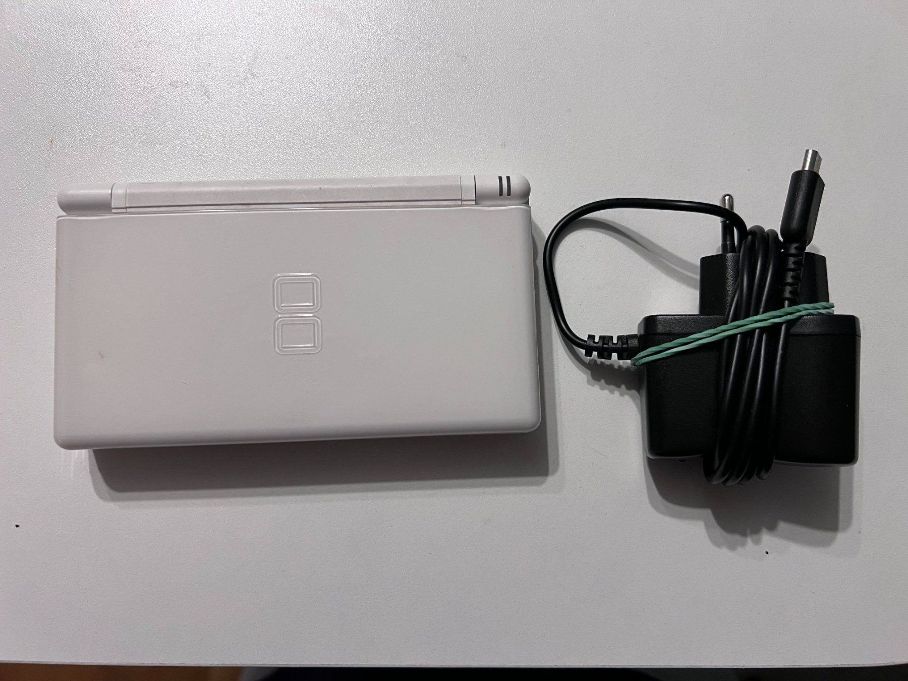 Nintendo Console: Nintendo DS mit Ladekabel – Usato da Reinach BL venduto da bermuda-dreieck 1