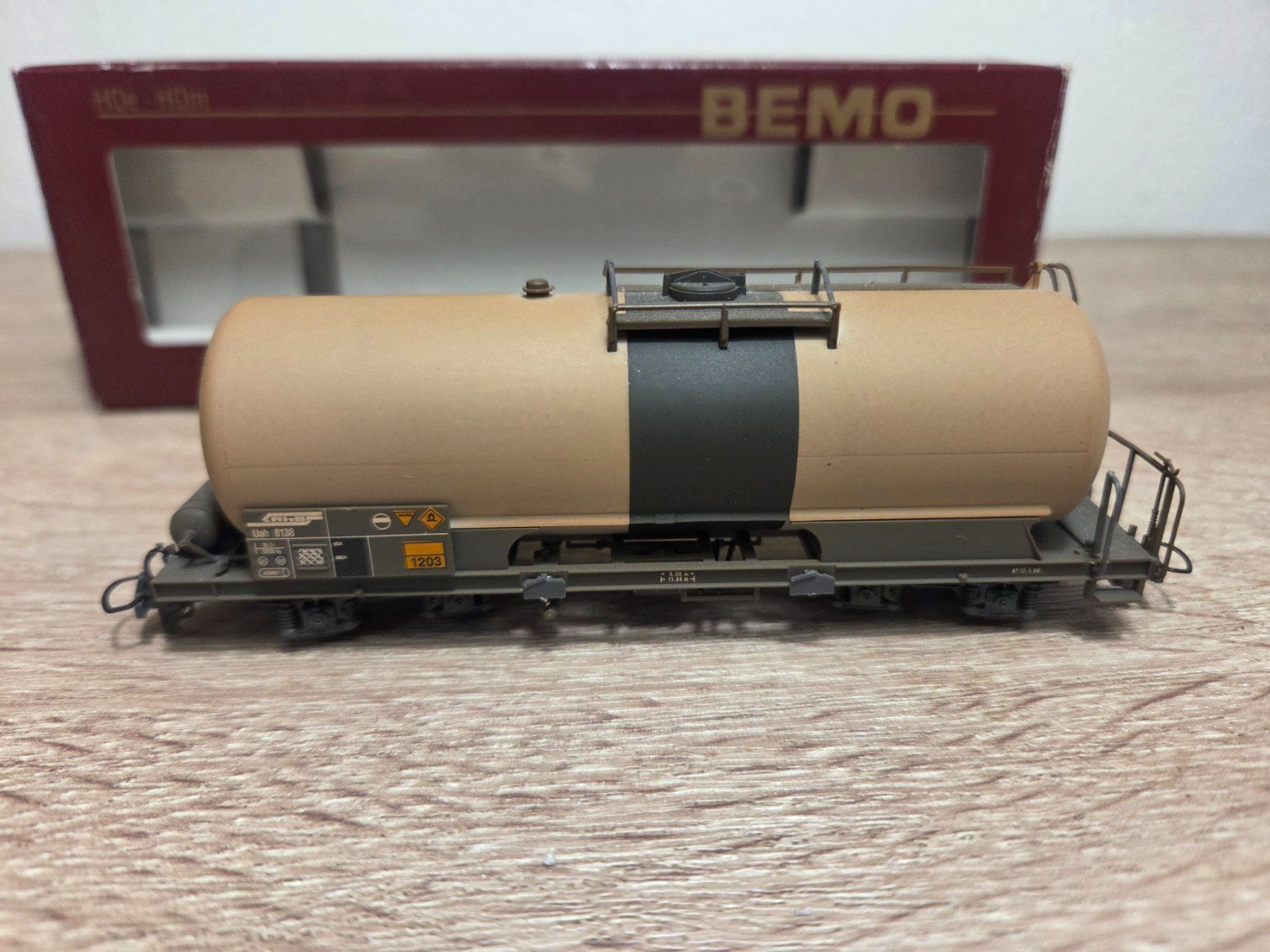 Bemo Modellini di ferrovie: Bemo 2285 118 Kesselwagen RhB H0m – Usato da St-Aubin-Sauges venduto da Lo_Go 1