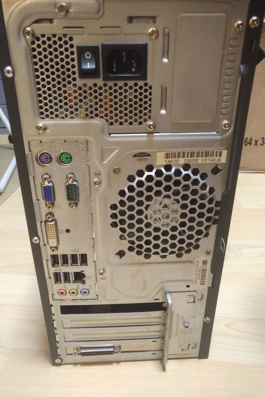 Fujitsu PCs: Fujitsu Windows PC Tower – Gebraucht aus Nussbaumen AG von  1