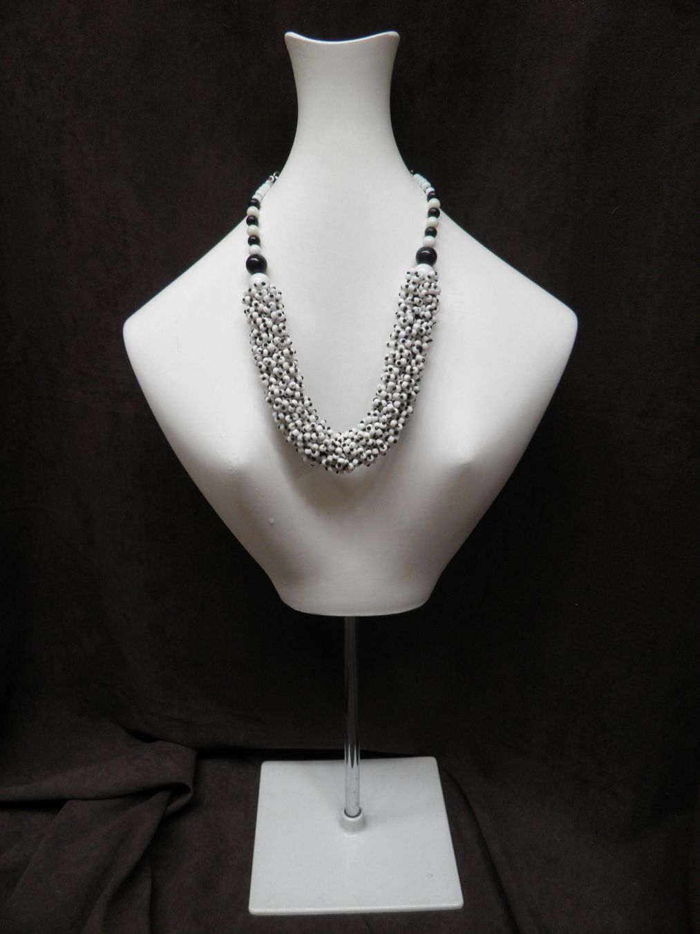 Catenine: Glasperlen-Collier schwarz-weiss – Usato da Rüti ZH venduto da corvus-corvus 1