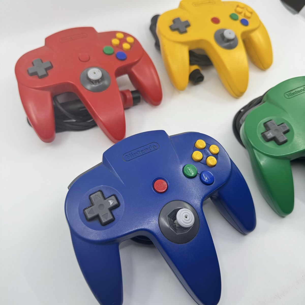 Nintendo Controller: 4 Original Nintendo 64 Controller – Gebraucht aus Herisau von Seyashop1 2