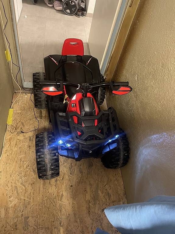 Fahrzeuge für Kinder: Quad électrique 3/5 ans  – Gebraucht aus Orbe von cat_s2xz
