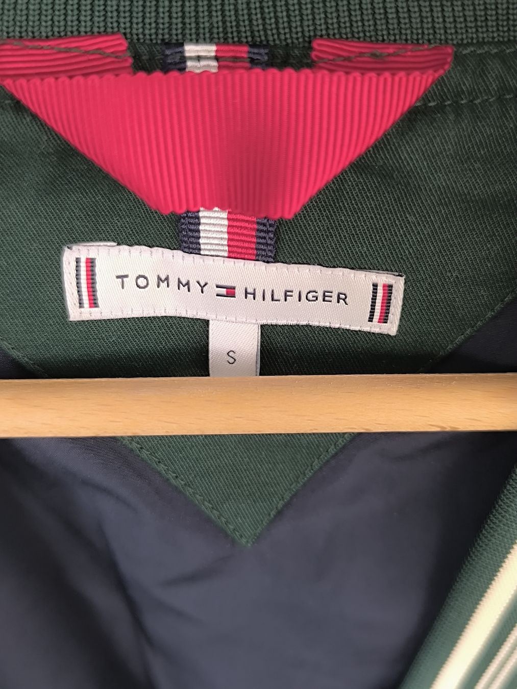 Tommy Hilfiger Jacken: Jacke Tommy Hilfiger  – Neu (gemäss Beschreibung) aus Oftringen von Lejaleja 3