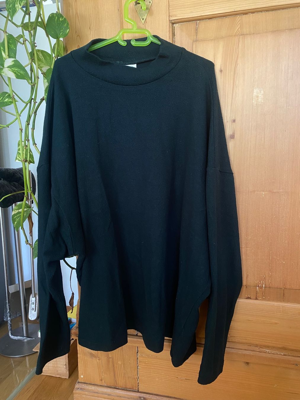 H&M Pullover & Sweatshirts: Dunkelgrüner Pullover Gr. M – Gebraucht aus Riedholz von lenibeni03
