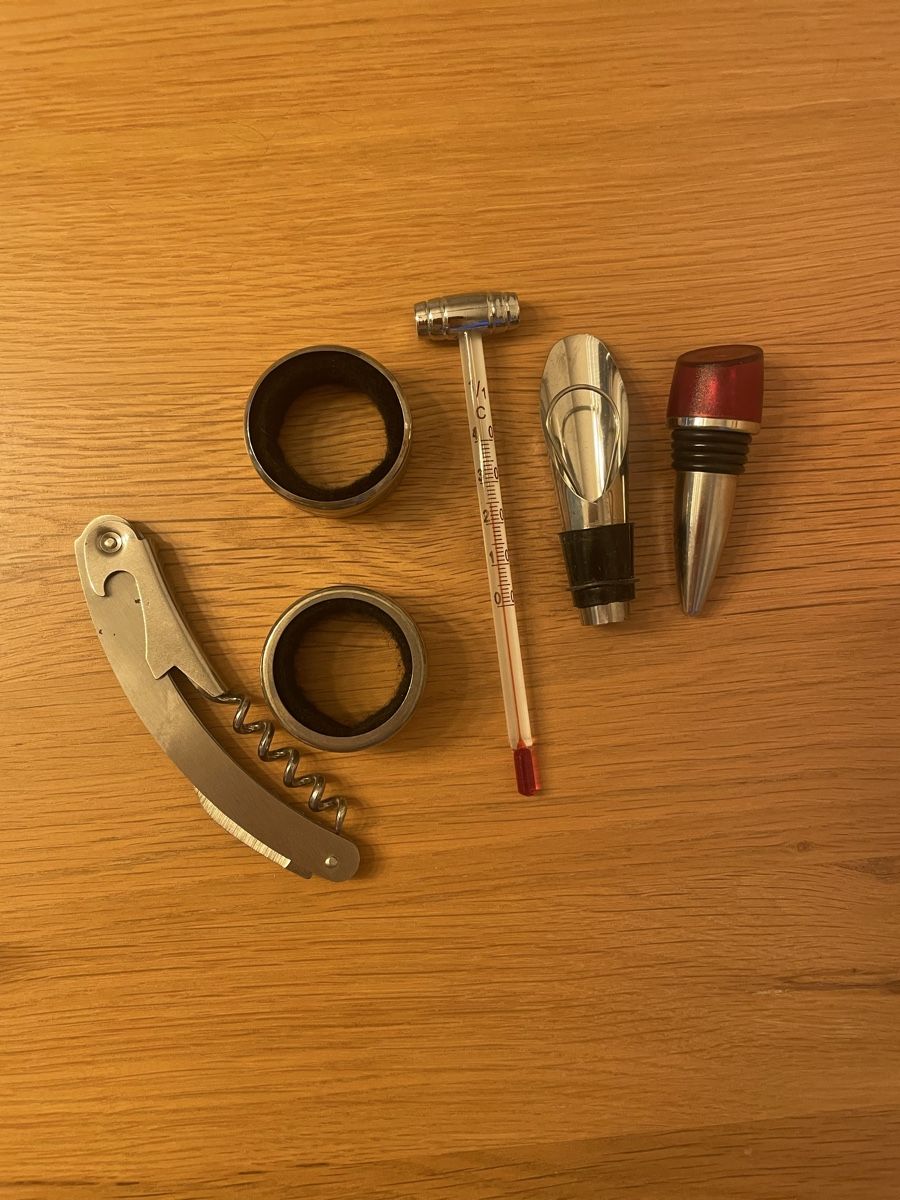 Apribottiglie & Tappi per chiusura: Wein Set – Usato da Zürich venduto da lydia.joray 3