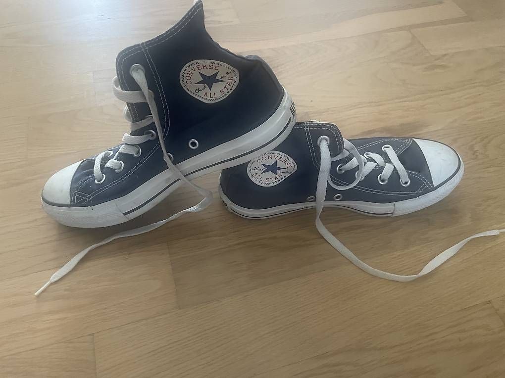 Converse Scarpe da donna: CONVERSE ALL STAR marineblau 37.5 – Usato da Luzern venduto da Guschgusch22