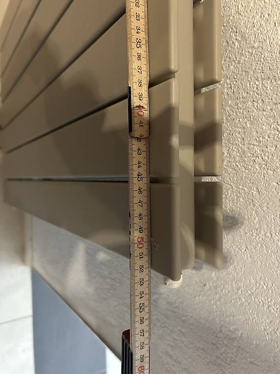 Radiatori: Radiator in Farbe taupe – Usato da Wegenstetten venduto da M.L02 3