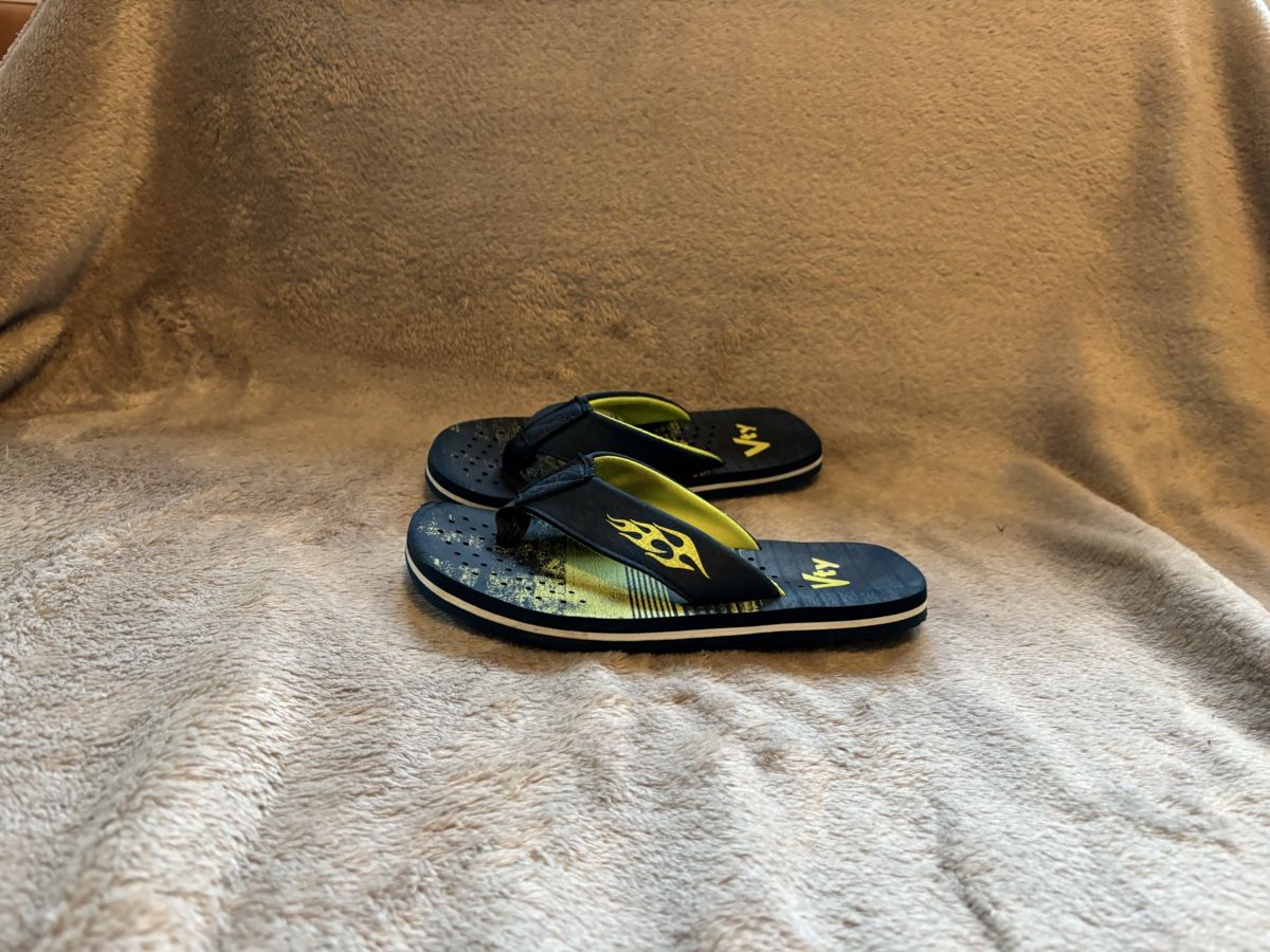 Scarpe per ragazzi: Badeschuhe / Flip Flops, Grösse 20 – Usato da Waltenschwil venduto da Schmetterling2015 2