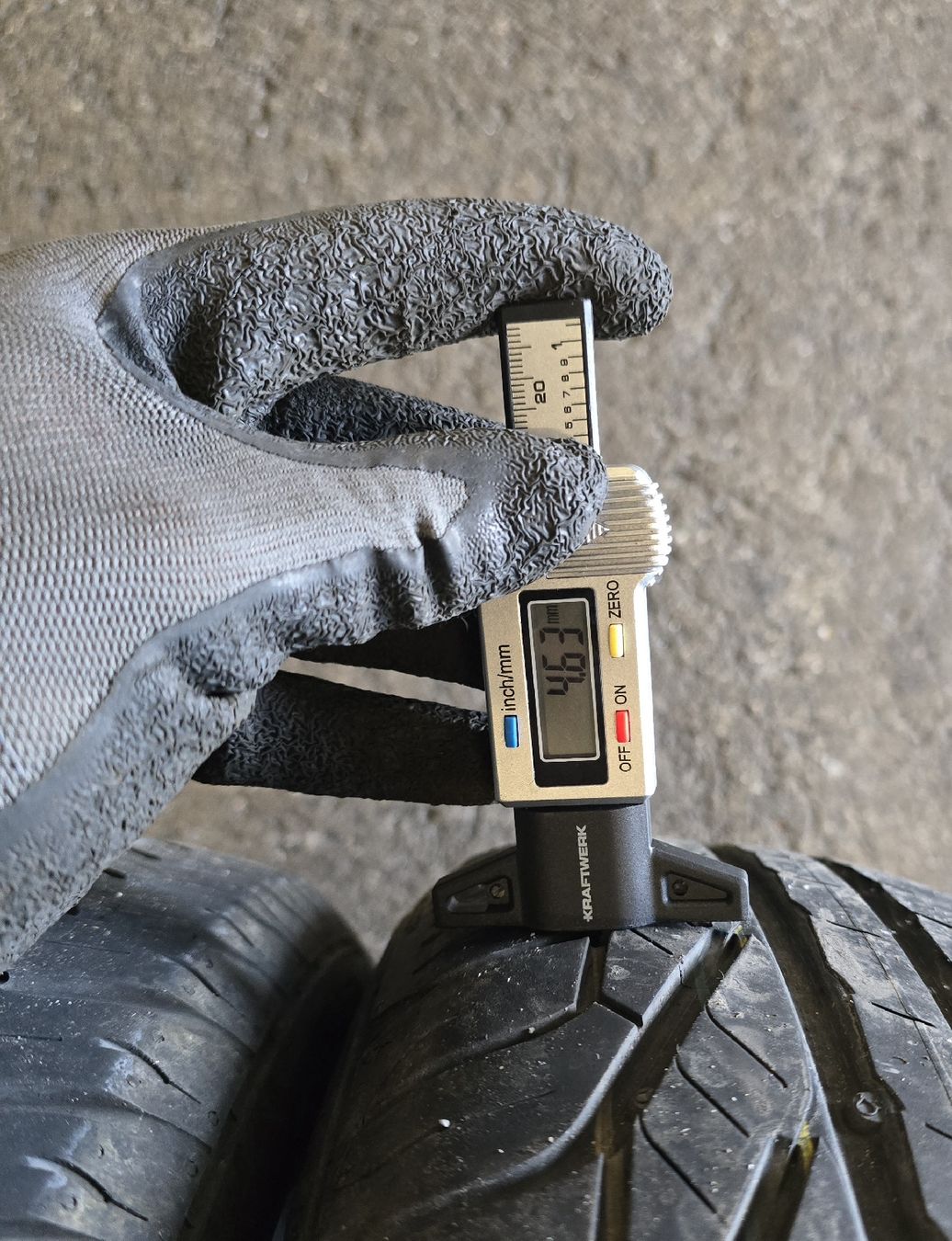 Uniroyal Pneumatici & Ruote complete: 2 Stück 165/70R14 81T – Usato da Rickenbach SZ venduto da Adi_1 3