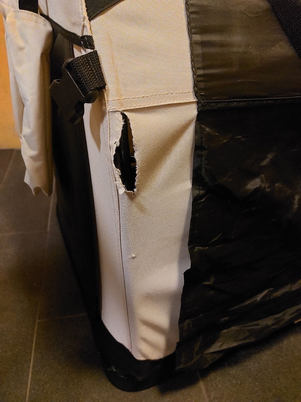 Cucce & Letti: Grosse Hundebox / Transportbox  90x64x65 cm – Usato da Jona venduto da Alles_fuer_Dich 4