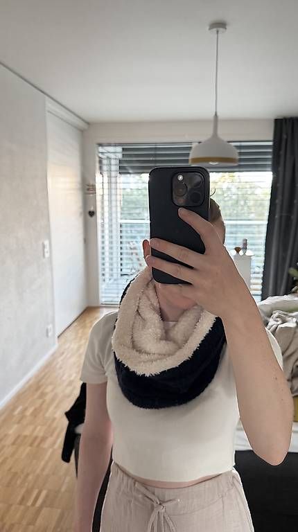 Foulard & Sciarpe: Kuscheliger Schal dunkelblau – Usato da Basel venduto da R__Mueller 2