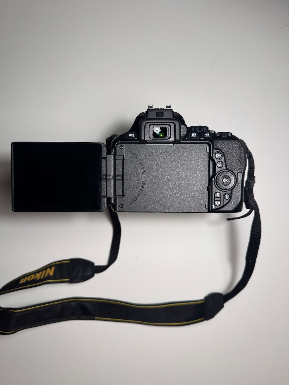 Nikon Kamera: KIT Nikon D5600 + objectifs + housse et accessoires – Gebraucht aus Ecublens VD von sal_7v7z 1