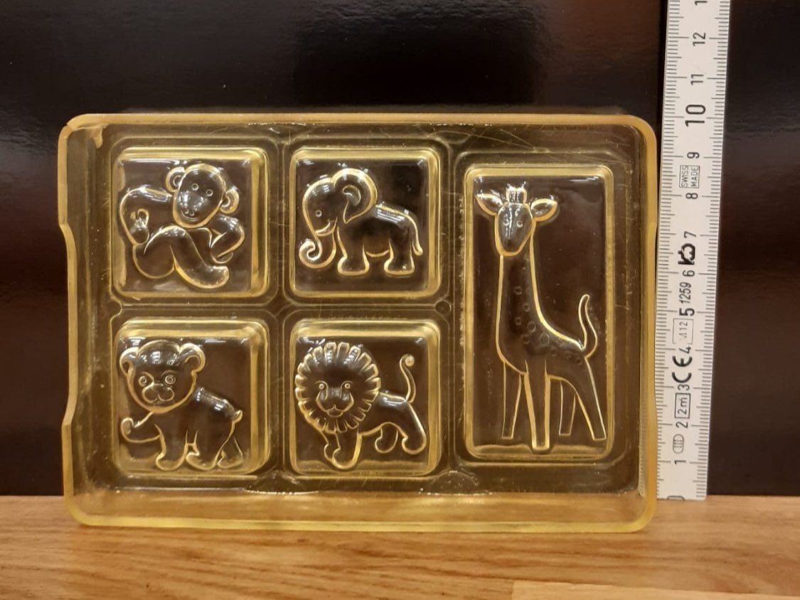 Teglie da forno: Zoo - Schoko-Giessform /  31 Stk – Usato da Steg im Tösstal venduto da Baumerfladen