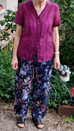 Damen Hose Blumenmuster  Grösse s guter Zustand