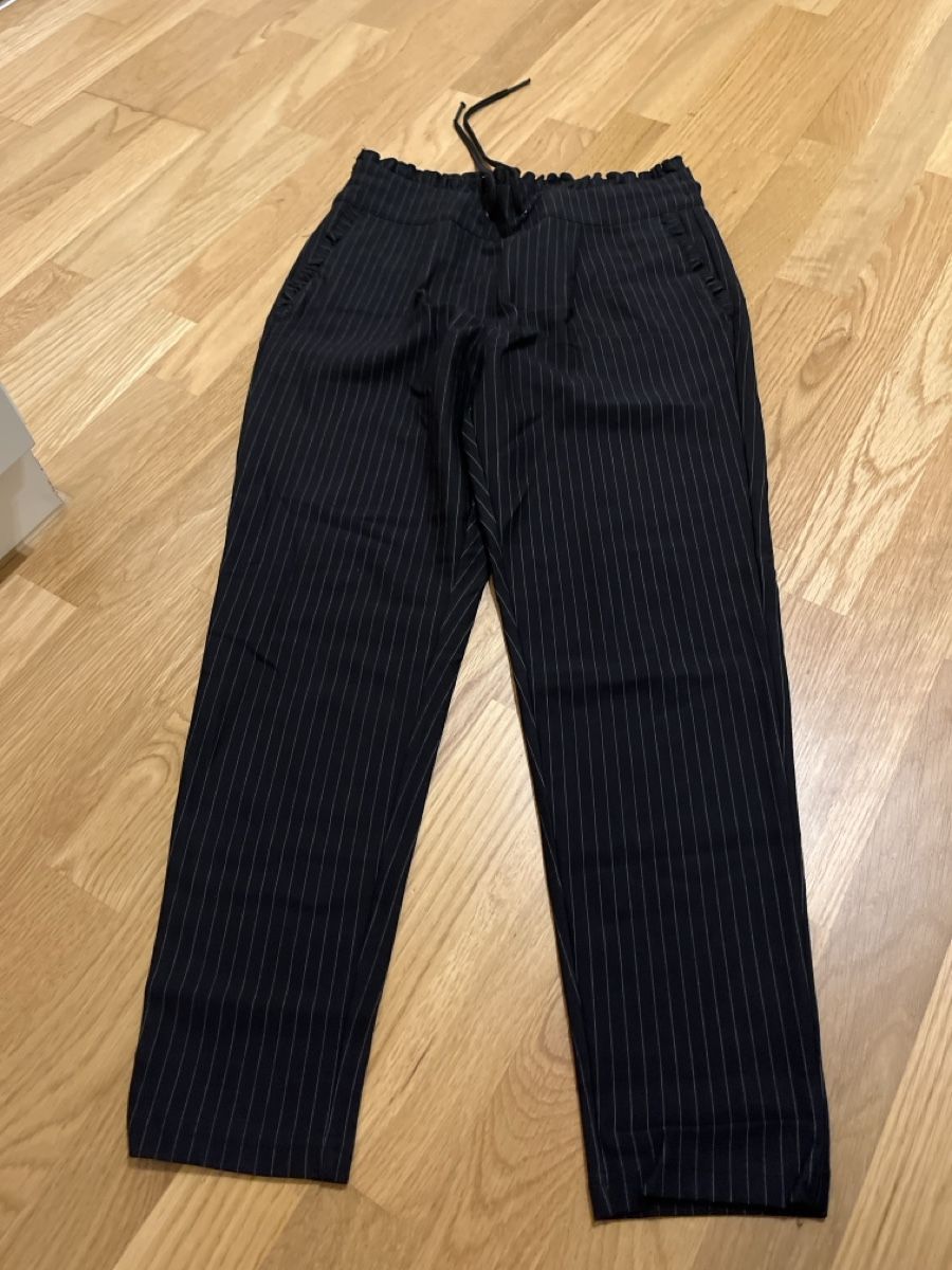 Only Hosen: Stoffhose - Only – Neu (gemäss Beschreibung) aus St. Gallen von m.zeq