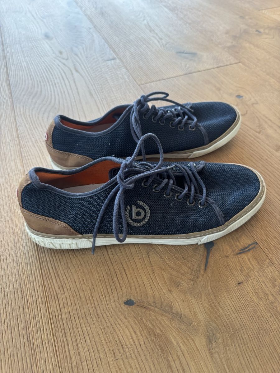 Bugatti Scarpe da uomo: Bugatti Herren Sneaker aus dunkelblauem Textil Gr.44 – Usato da Altendorf venduto da PiaLang