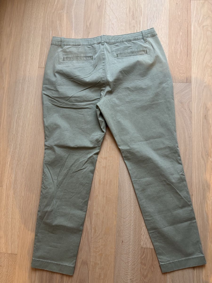 Esprit Pantaloni: Chino Hose Esprit Gr. 44/30 helloliv – Usato da Gwatt (Thun) venduto da Bioethanol01 2