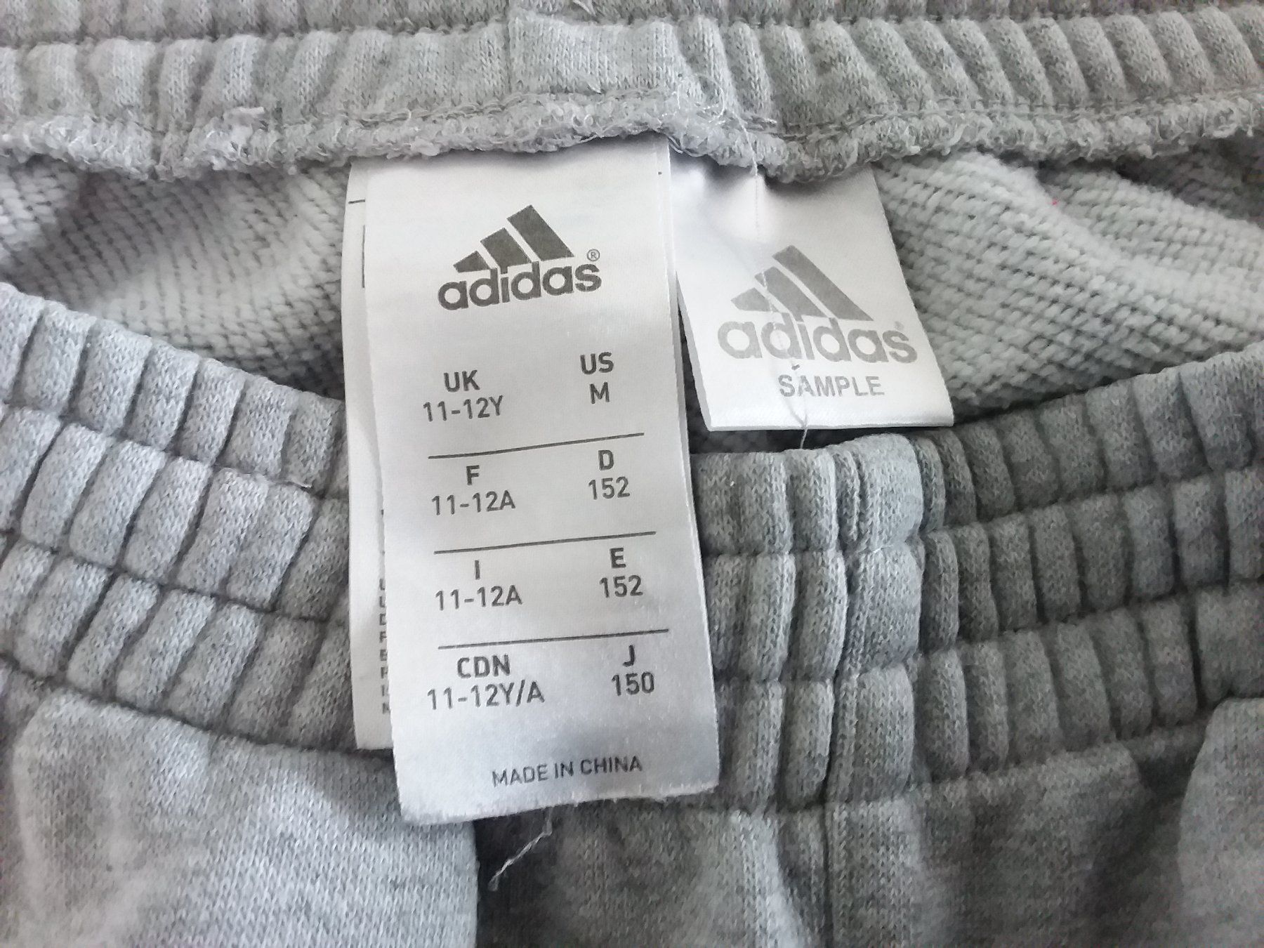 Adidas Pantalons: ADIDAS Trainerhose Gr 152 – D'occasion à Uitikon Waldegg par Risibisi7 2