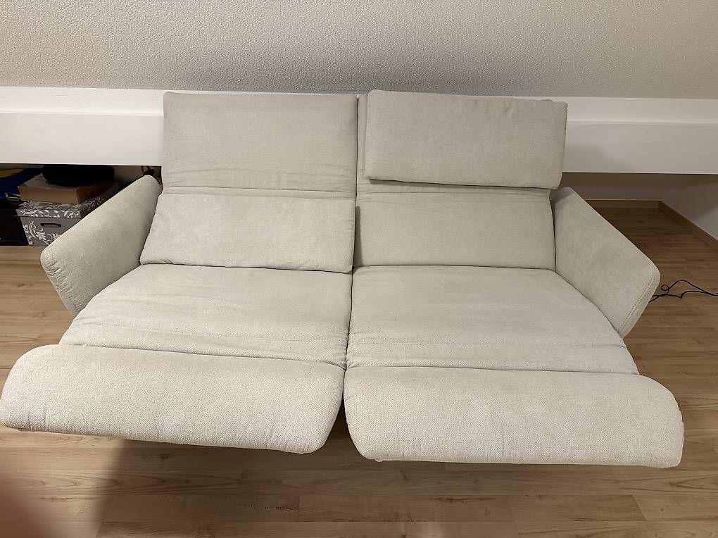 Divani: 2 ½-Plätzer-Sofa mit elektrischer Liegefunktion – Usato da Arlesheim venduto da anna1968 1