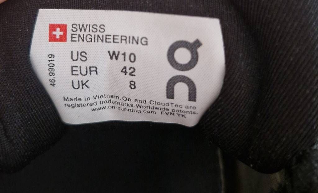 On Scarpe da donna: ON Cloudrunner W Frost / Aloe, Gr. 42 – Usato da Basel venduto da SwissVault 1