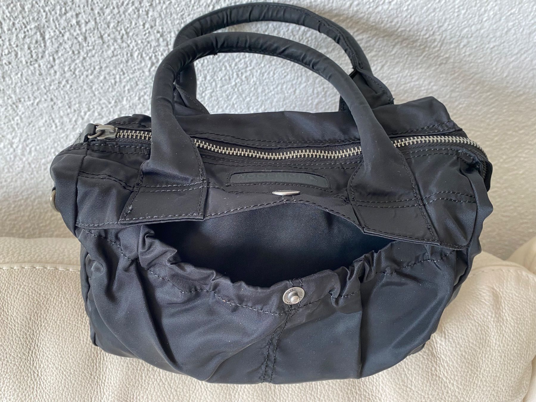 Woolrich Sacs femmes: WOOLRICH schwarze Tasche – D'occasion à Besazio par BagCycle