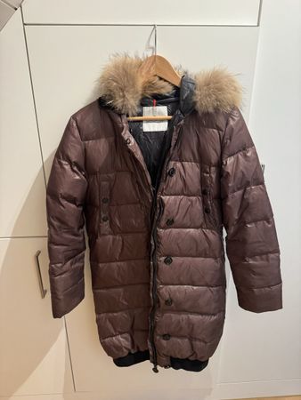 Moncler Daunenjacke mit Kapuze und Pelzbesatz
